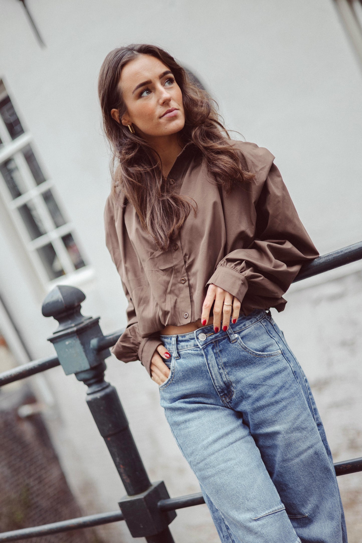 Cropped blouse bruin
