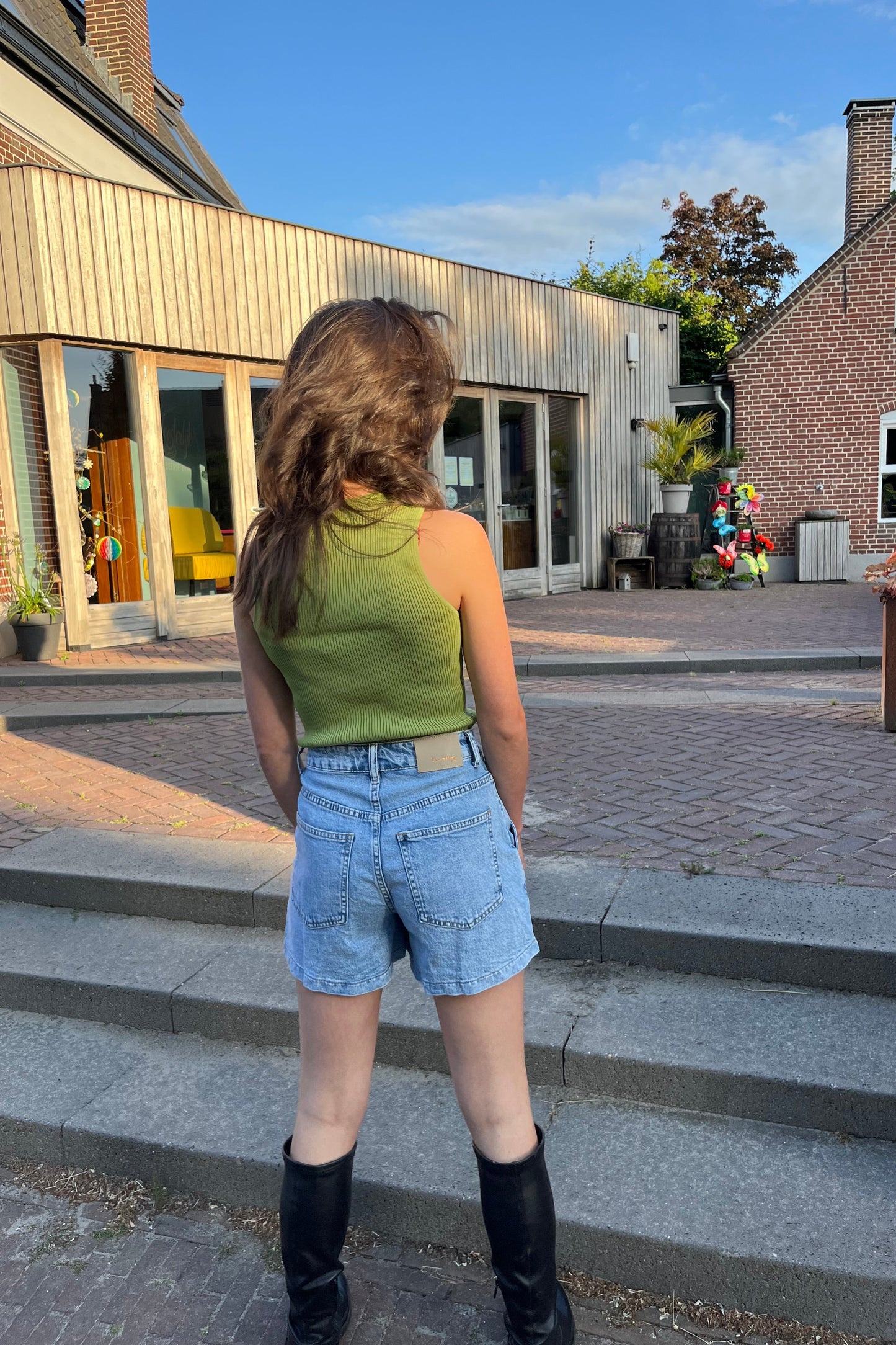 Queen hearts tie up short